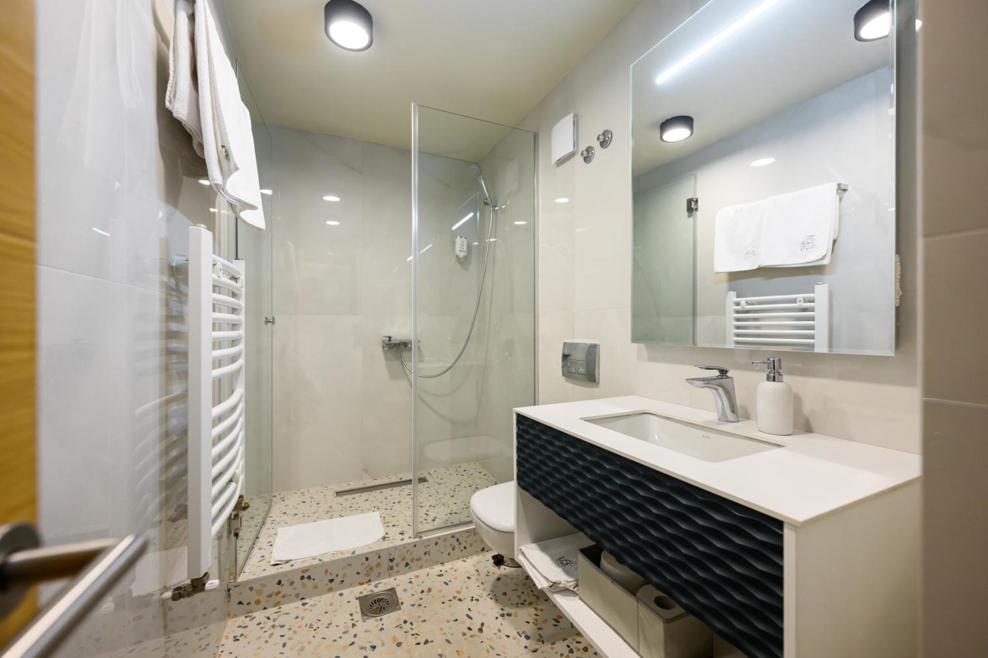 Хотел Artloft Garni 4*